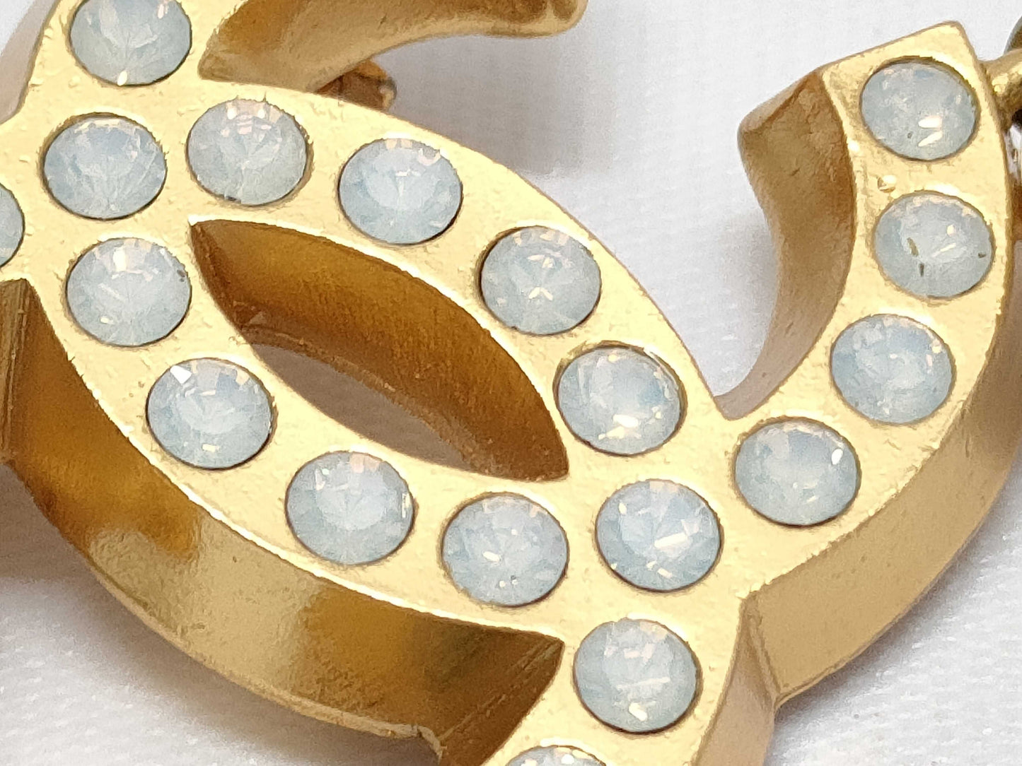 CHANEL Coco Mark Rhinestone Pearl Gold 02P Brooch