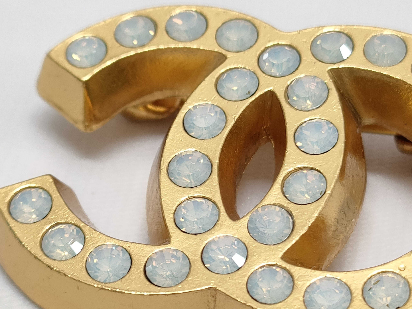 CHANEL Coco Mark Rhinestone Pearl Gold 02P Brooch