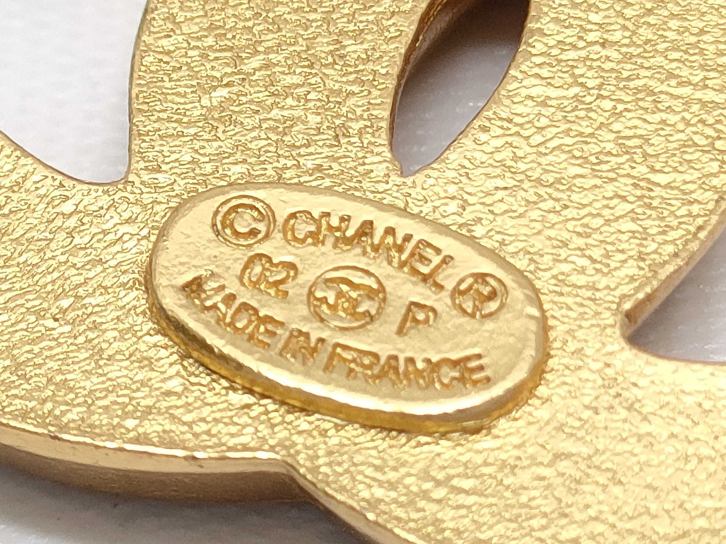 CHANEL Coco Mark Rhinestone Pearl Gold 02P Brooch