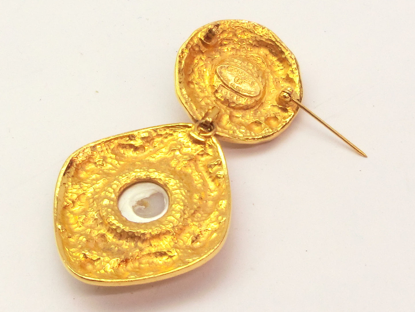 CHANEL Pearl Swing Brooch