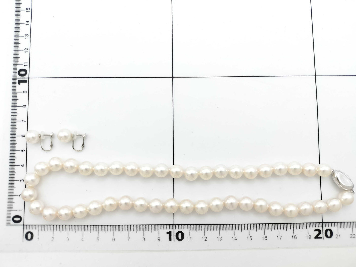 Akoya pearls, diameter approx. 9.0-9.5mm, silver, 51.4g / Akoya pearls, diameter approx. 9.0-9.5mm, 18K white gold, 3.1g Other accessories