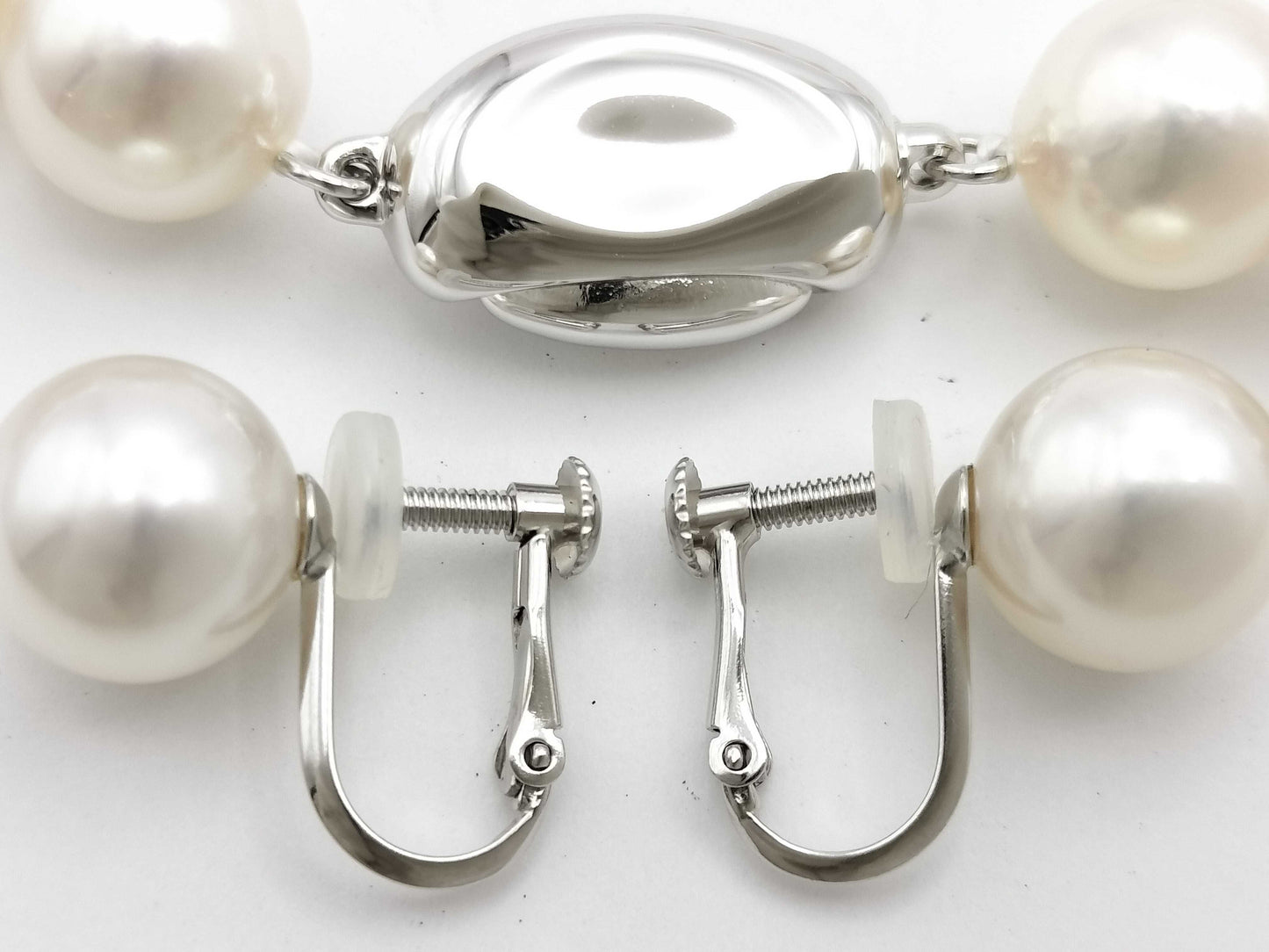 Akoya pearls, diameter approx. 9.0-9.5mm, silver, 51.4g / Akoya pearls, diameter approx. 9.0-9.5mm, 18K white gold, 3.1g Other accessories