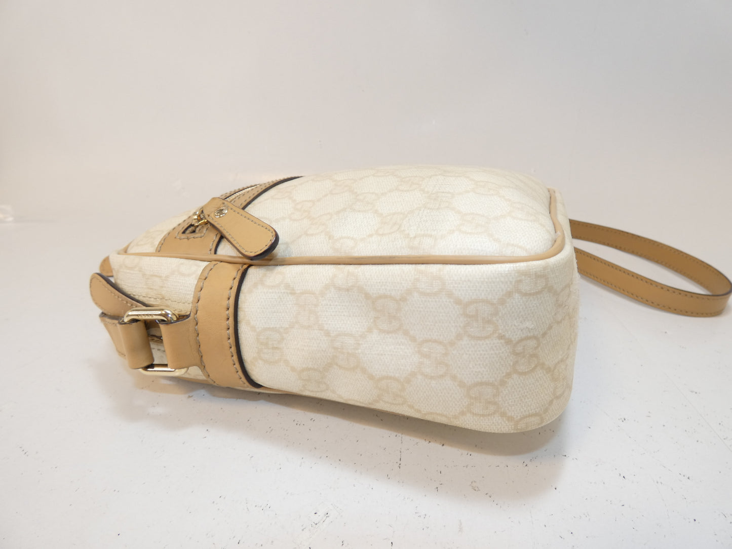 GUCCI GG Supreme Leather Shoulder Bag