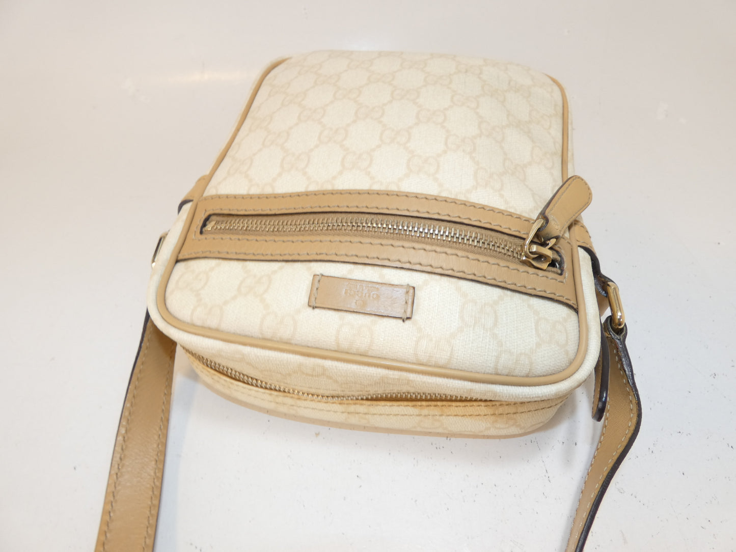 GUCCI GG Supreme Leather Shoulder Bag