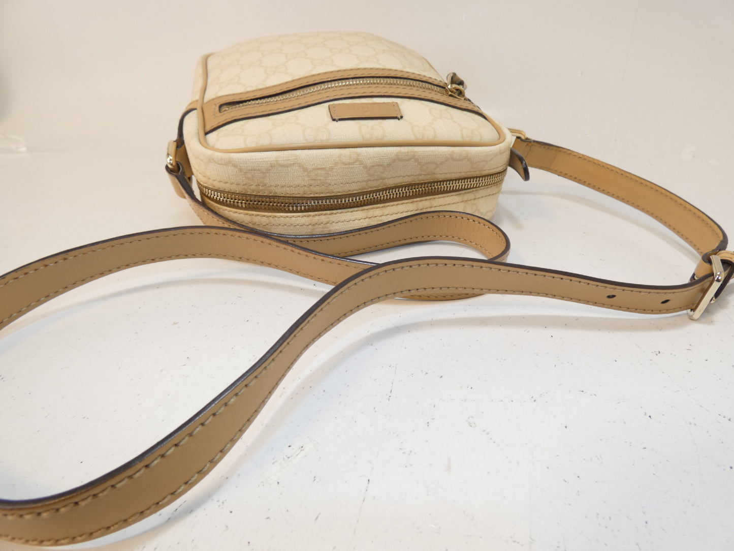 GUCCI GG Supreme Leather Shoulder Bag