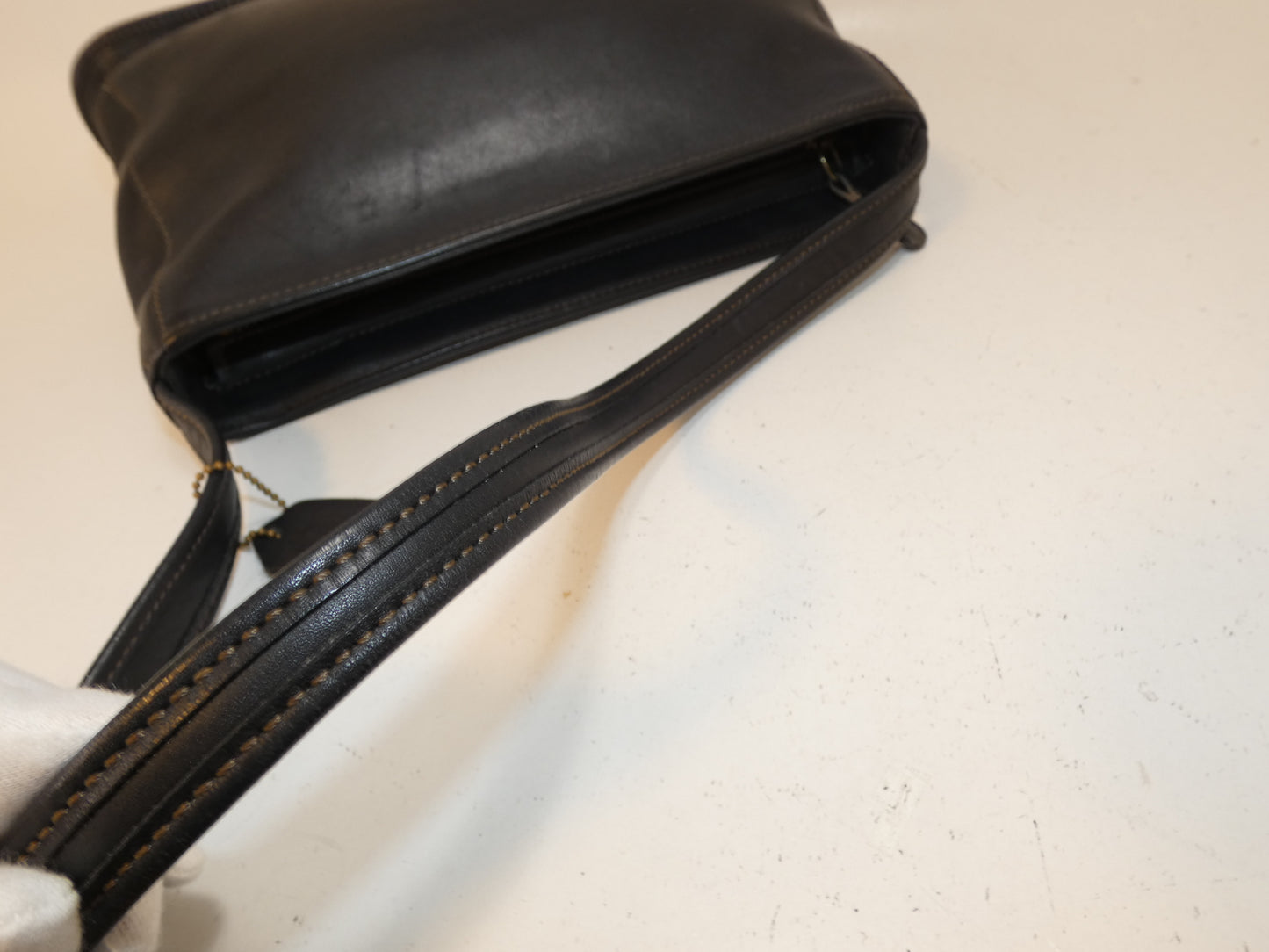 COACH all-leather black one-shoulder shoulder bag