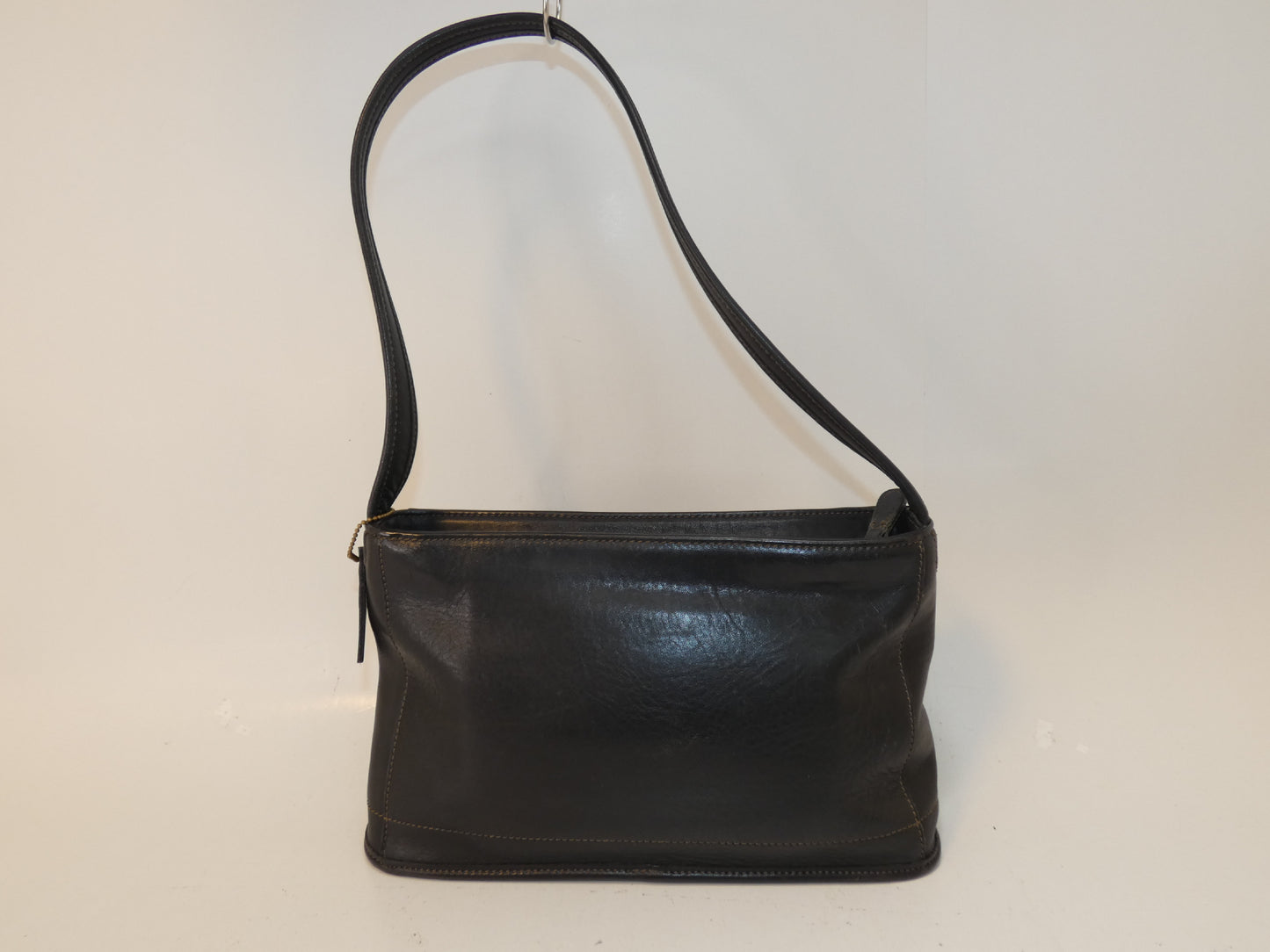 COACH all-leather black one-shoulder shoulder bag