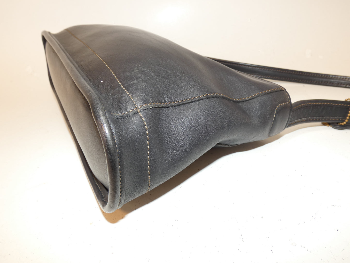 COACH all-leather black one-shoulder shoulder bag
