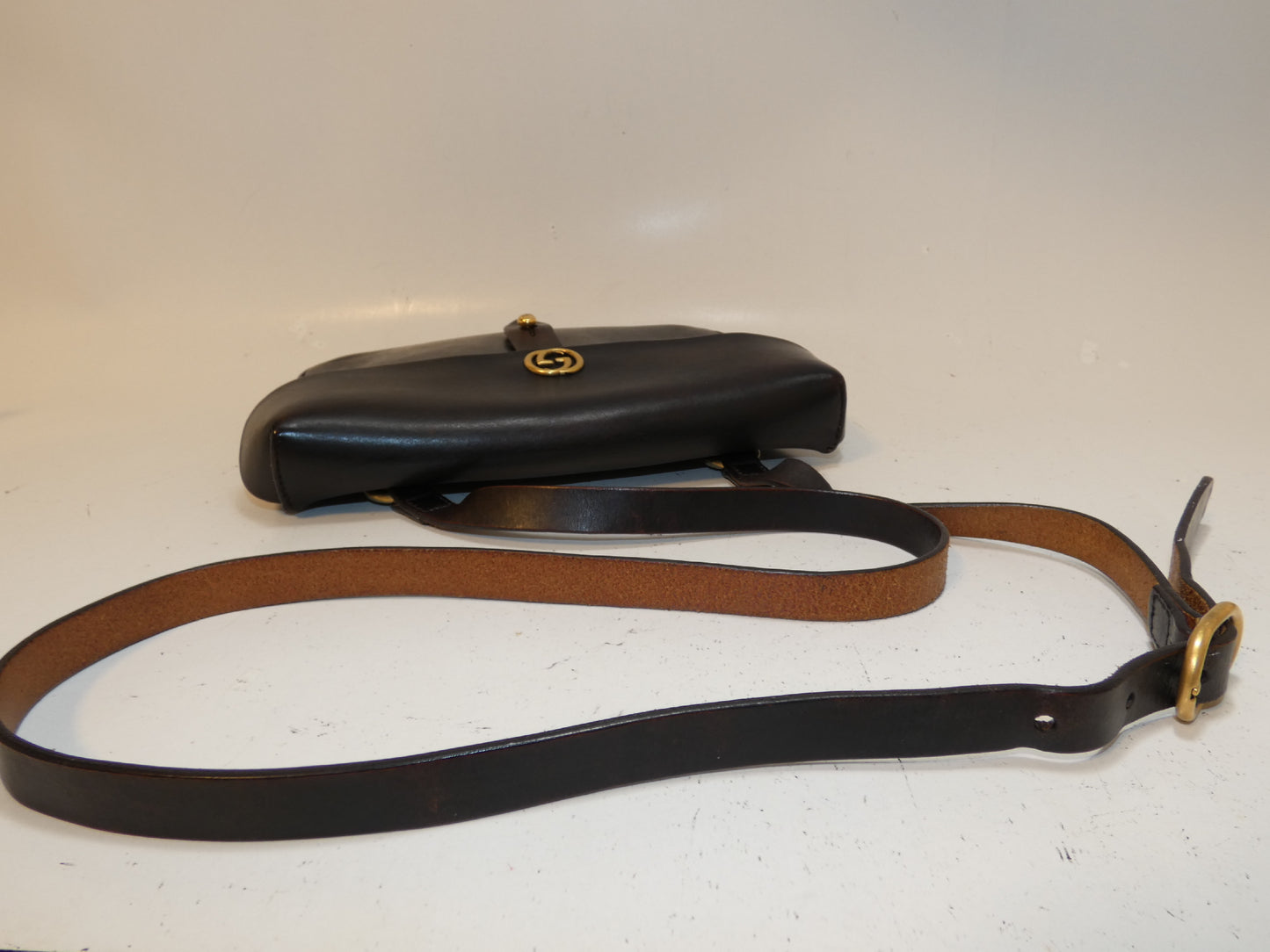 GUCCI All Leather Vintage Interlocking Dark Brown Shoulder Bag