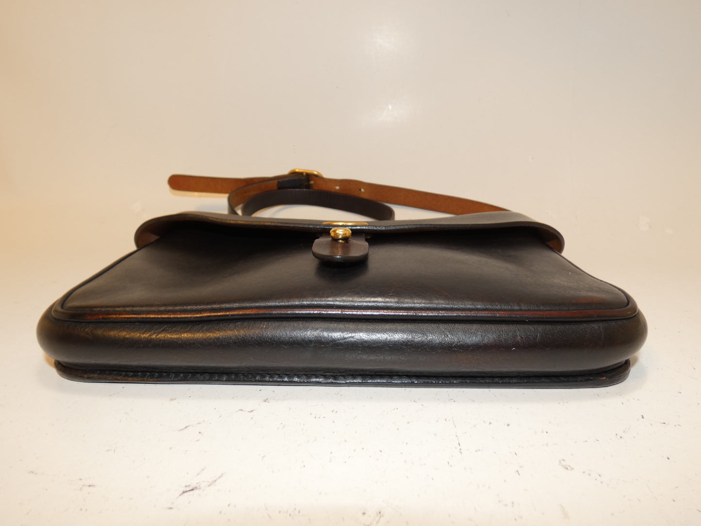 GUCCI All Leather Vintage Interlocking Dark Brown Shoulder Bag