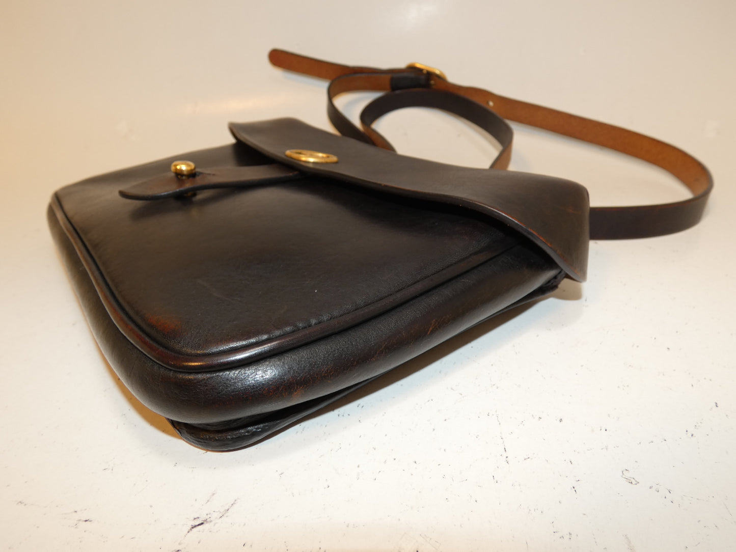 GUCCI All Leather Vintage Interlocking Dark Brown Shoulder Bag