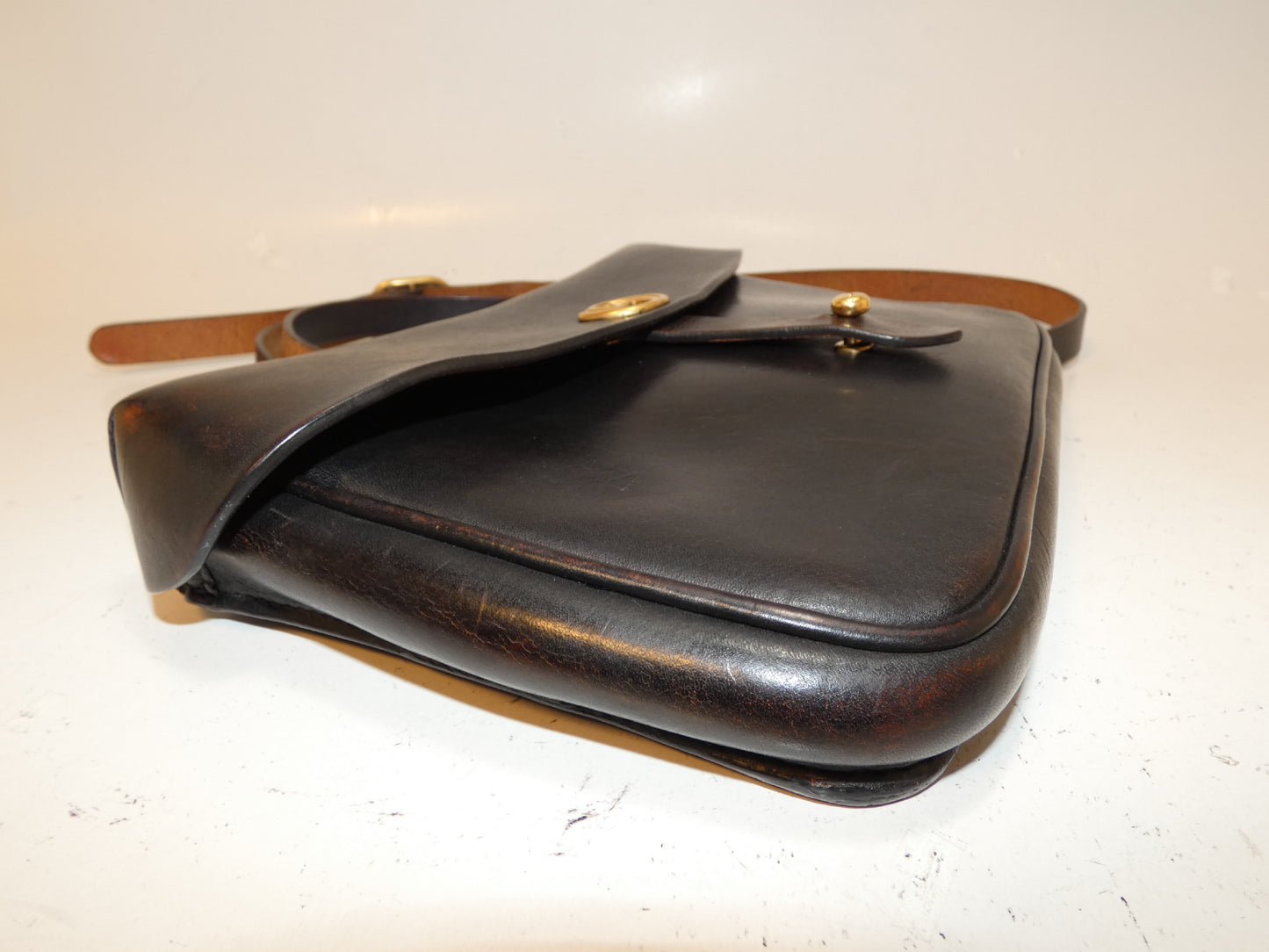 GUCCI All Leather Vintage Interlocking Dark Brown Shoulder Bag