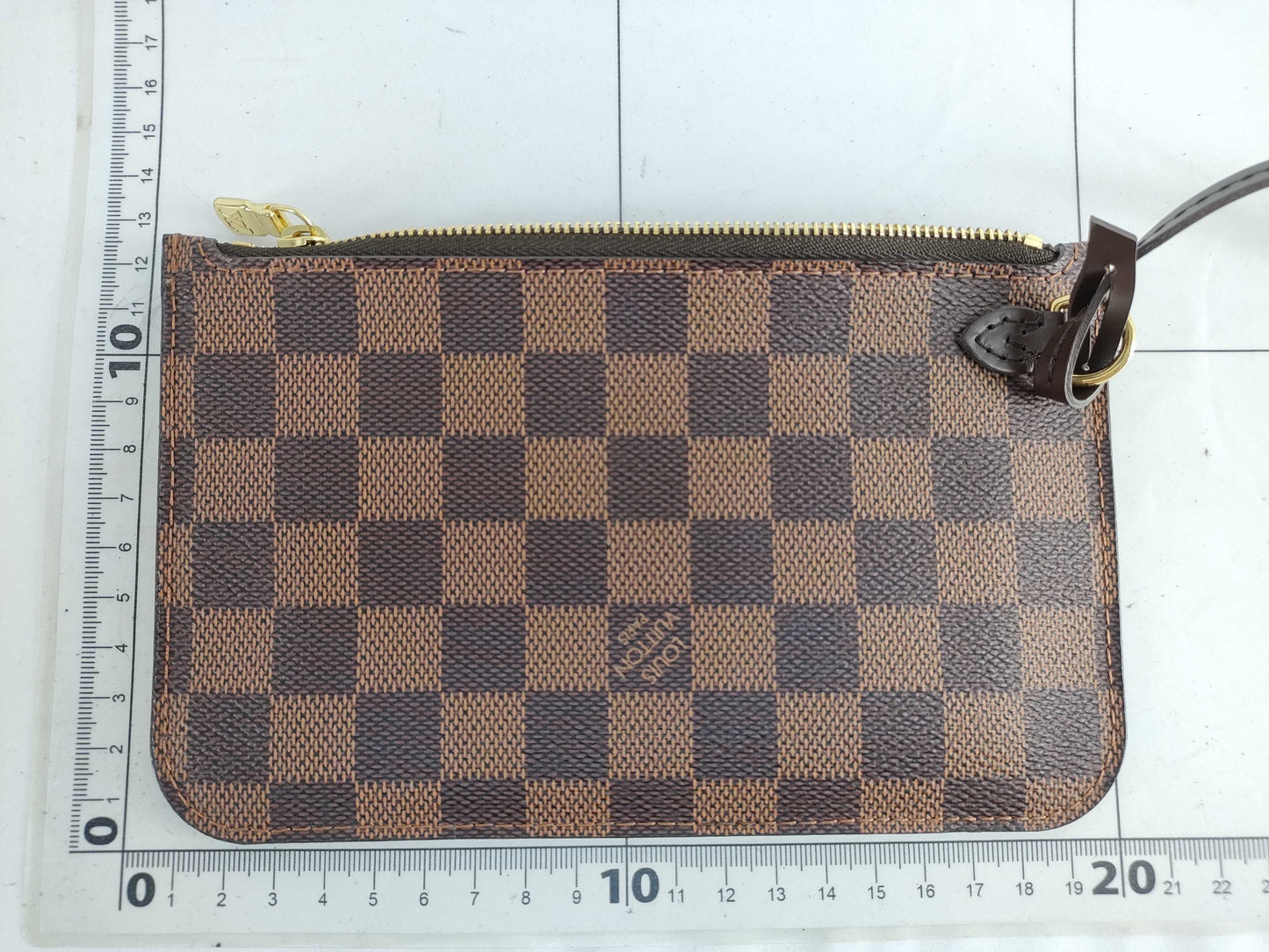 LOUIS VUITTON Damier Neverfull Pouch