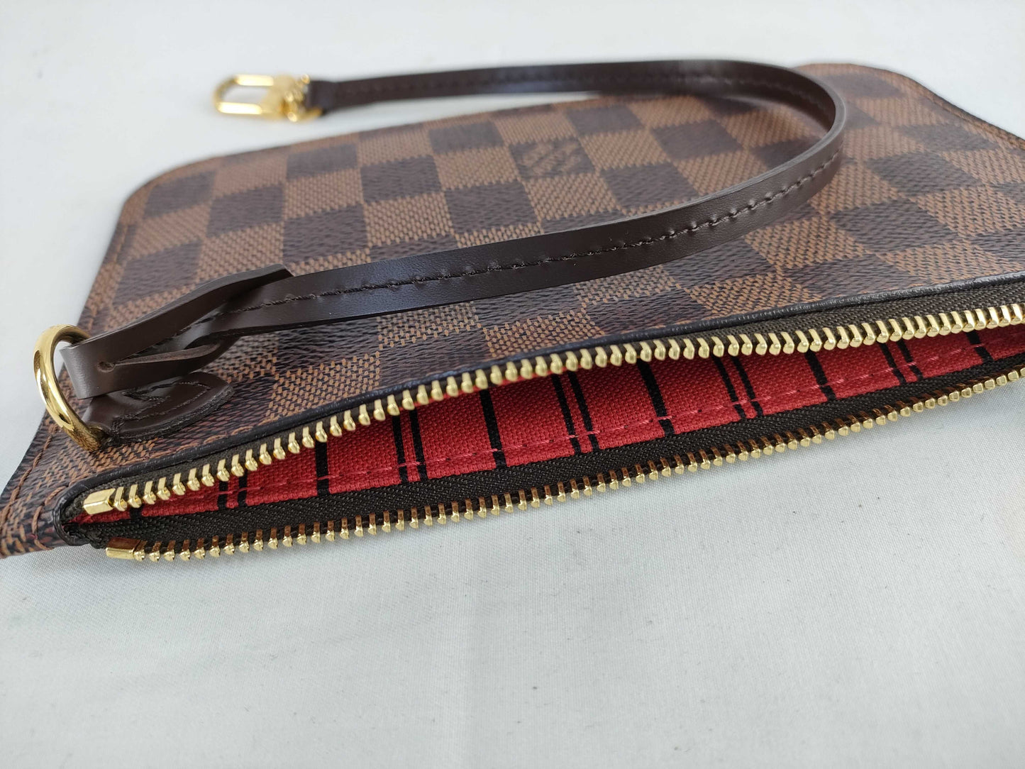 LOUIS VUITTON Damier Neverfull Pouch