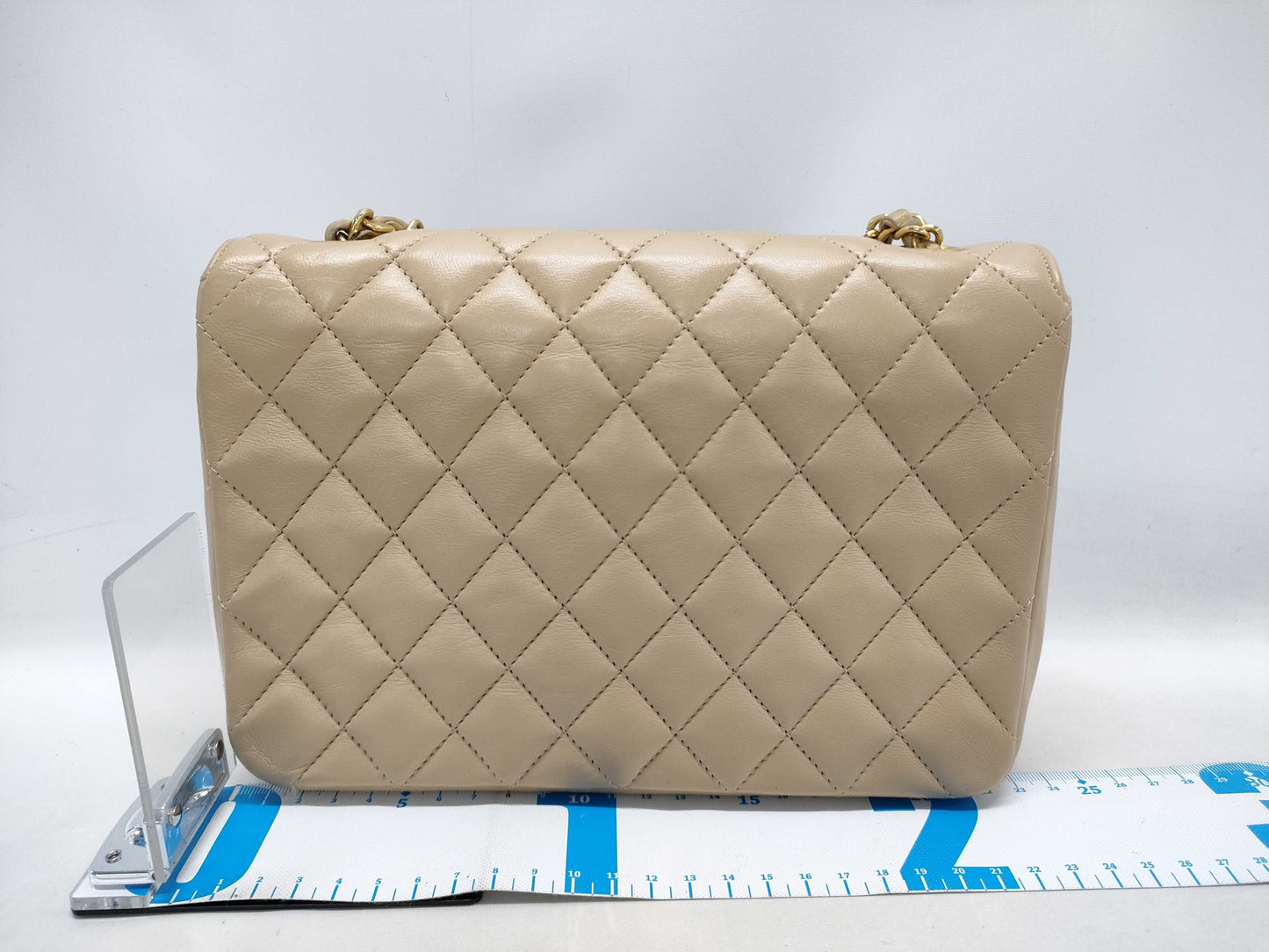 CHANEL Matelasse Shoulder Bag in Beige Lambskin