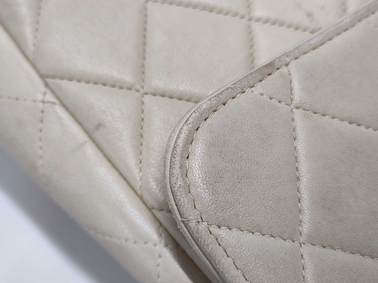 CHANEL Matelasse Deca Matelasse Chain Shoulder Bag A11869 Beige Lambskin Shoulder Bag