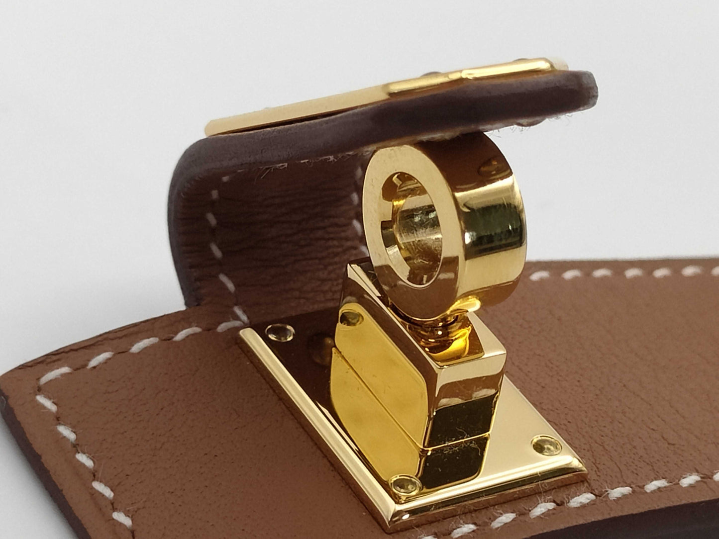 HERMES Kelly Twist PM Swift Gold U-Stamped Bracelet/Bangle