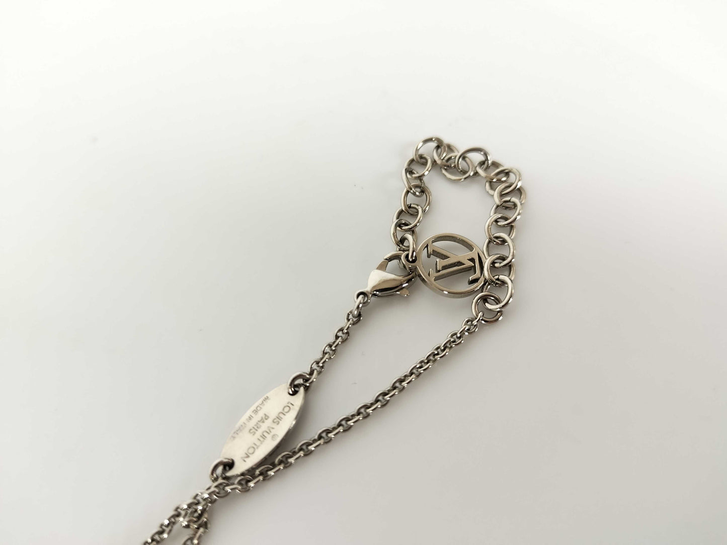 LOUIS VUITTON M63197 Louis Vuitton Essential V Necklace M63197 Necklace