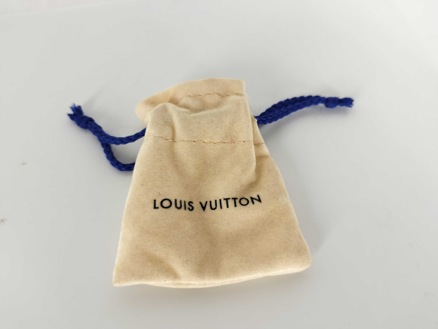 LOUIS VUITTON M63197 Louis Vuitton Essential V Necklace M63197 Necklace