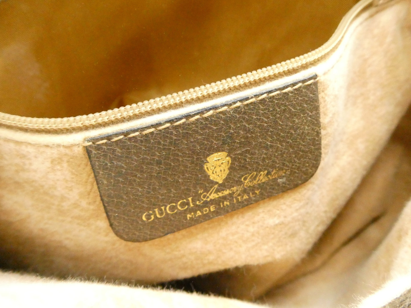 GUCCI Sherry GG Supreme Shoulder Bag