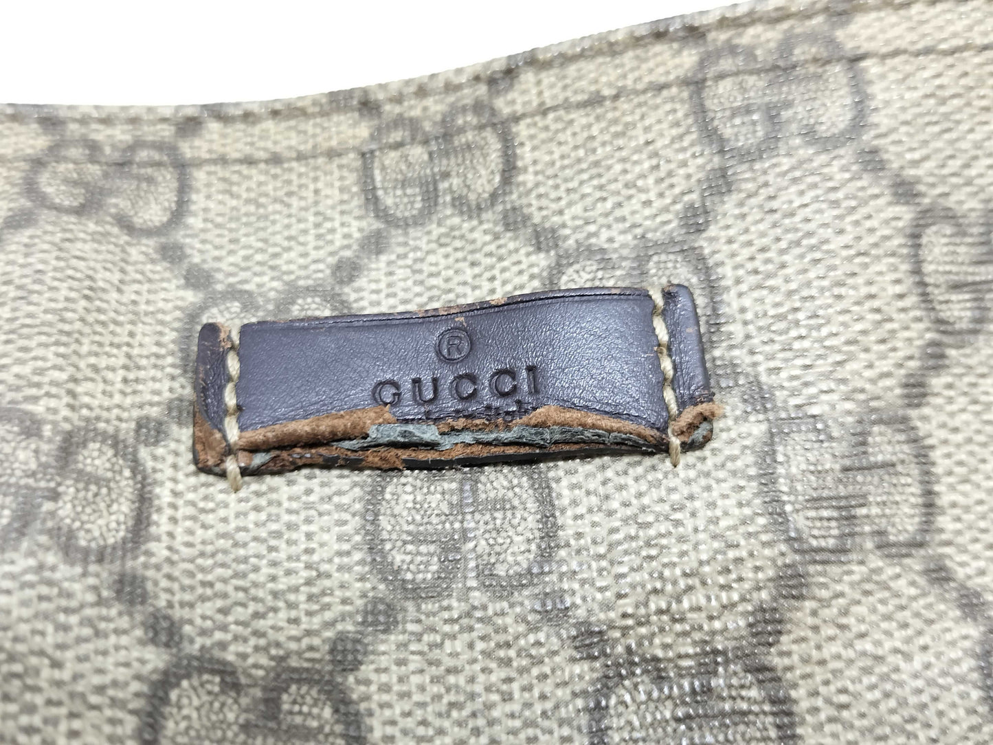 GUCCI GG Supreme Shoulder Bag