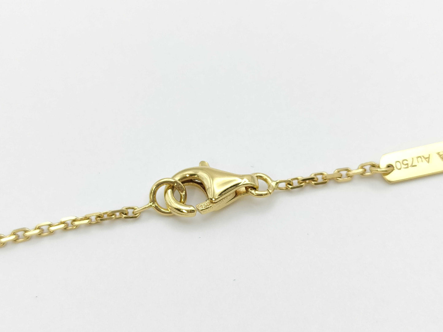 Van Cleef & Arpels Vintage Alhambra Mother-of-Pearl Necklace in Yellow Gold and Au750, 5.2g