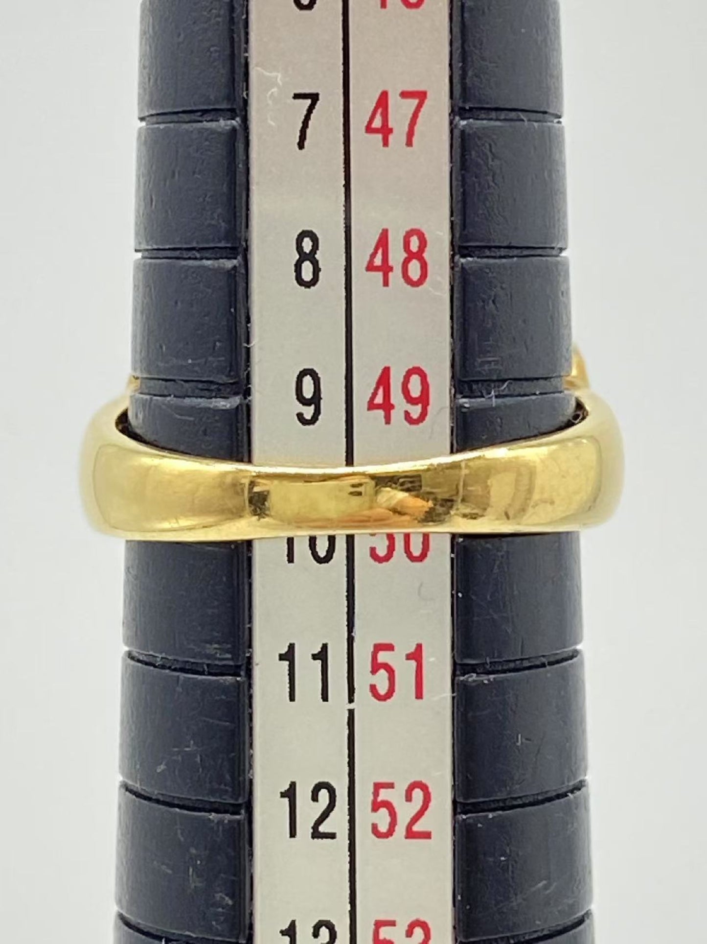 Sapphire and Diamond 18K Gold Ring, 5.9g