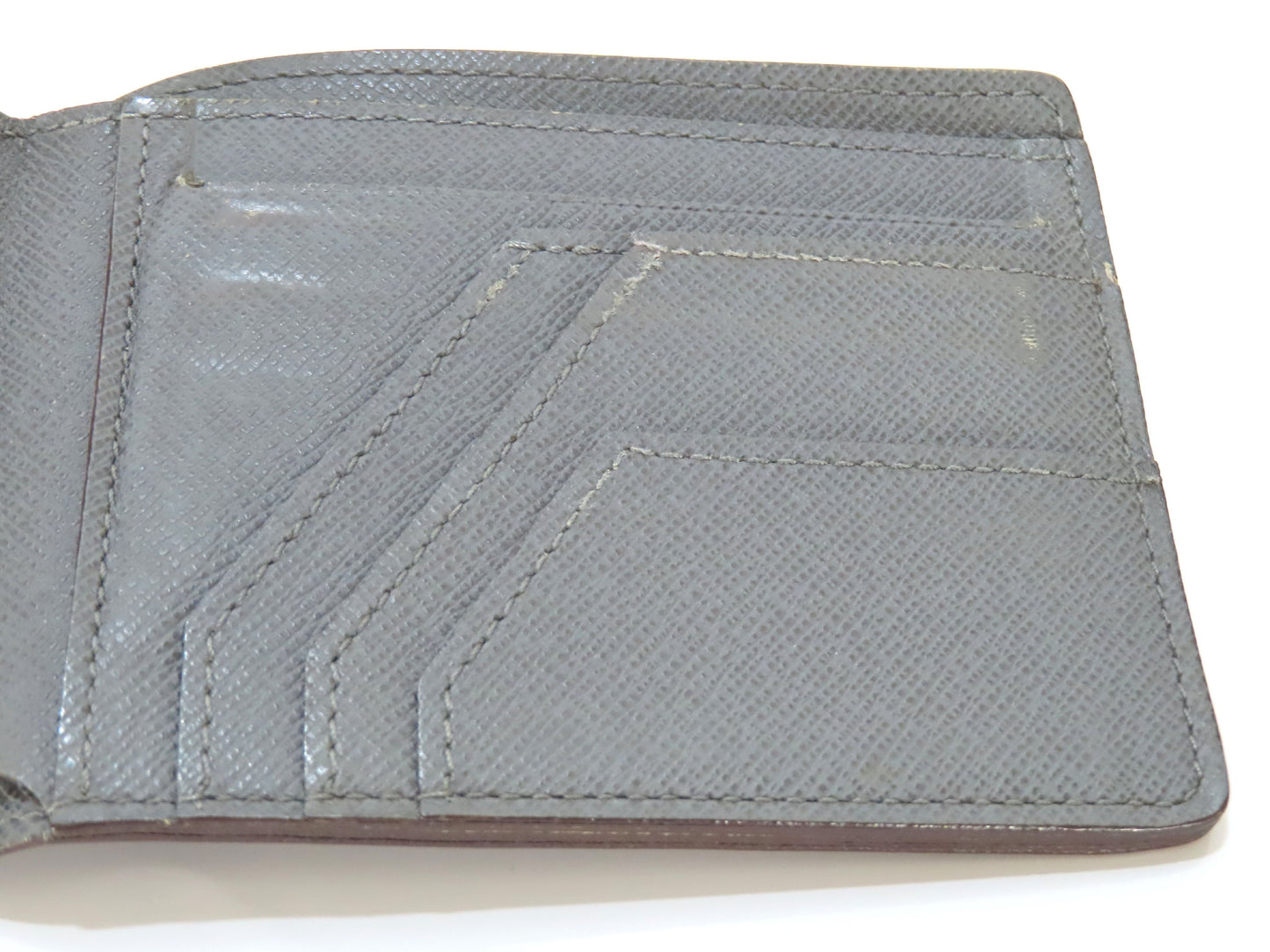 LOUIS VUITTON LV Taiga Portefeuille Compact M32642 SP0160 Billfold