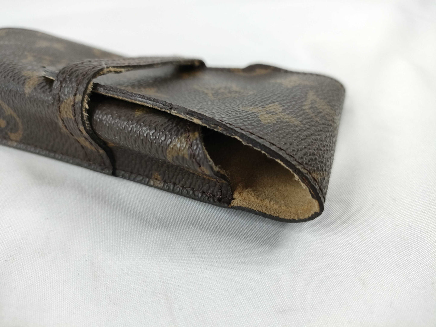LOUIS VUITTON M62970 Monogram LV Monogram Etui Lunette Lava M62970 Serial number unclear Other accessories