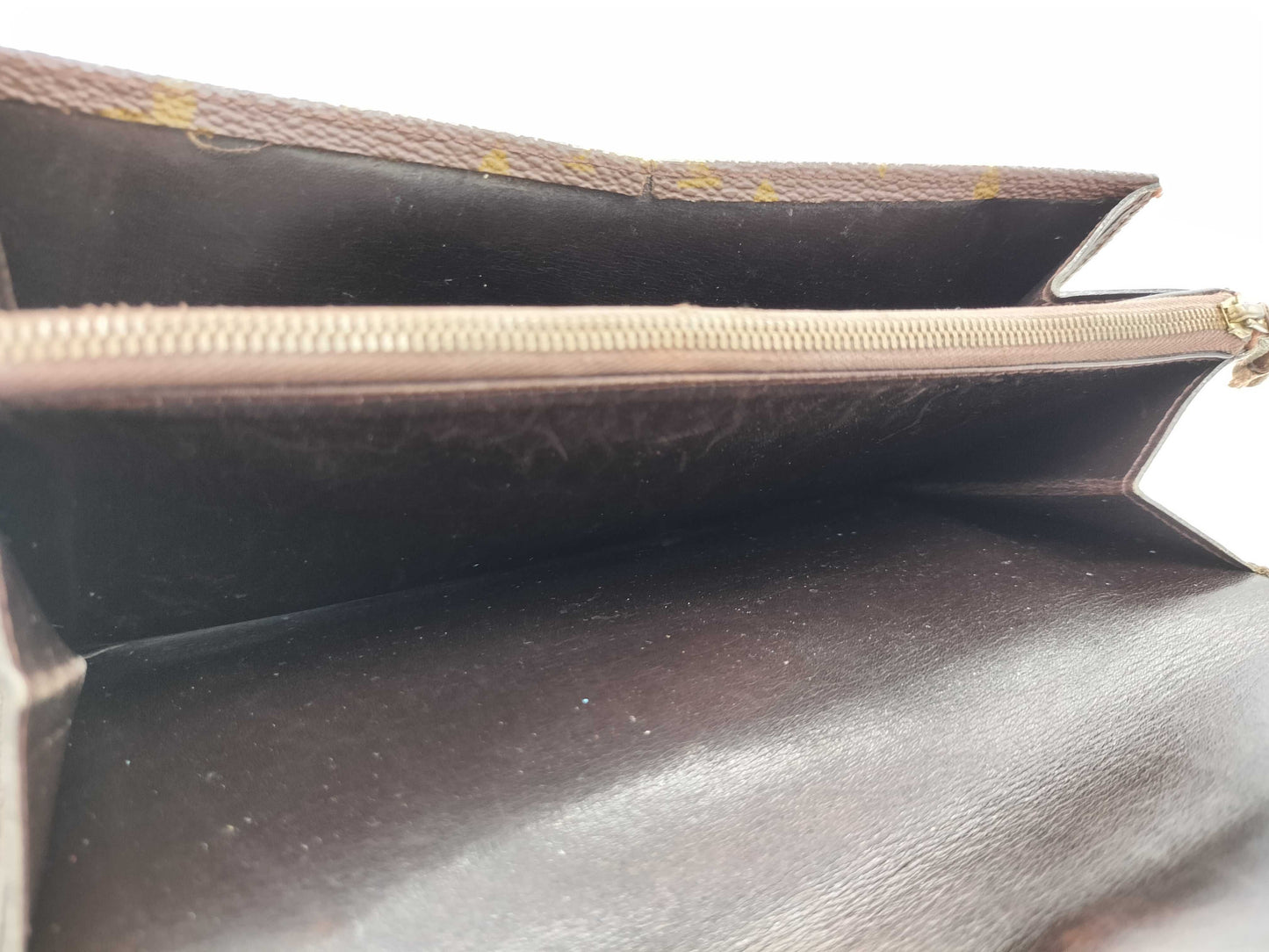 LOUIS VUITTON Monogram LV Monogram Long Wallet Model Number Unknown Serial Number Unknown Wallet