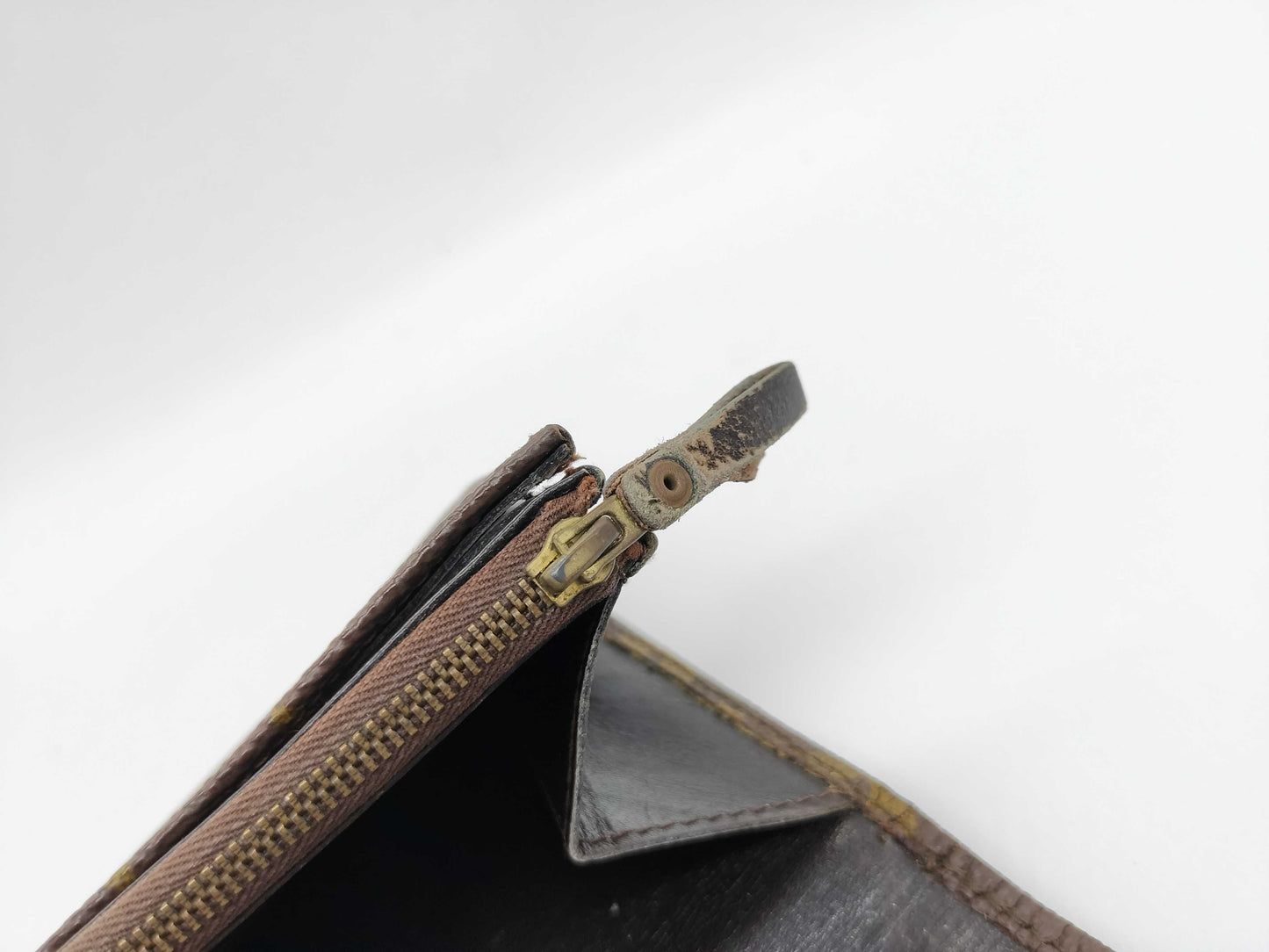 LOUIS VUITTON Monogram LV Monogram Long Wallet Model Number Unknown Serial Number Unknown Wallet