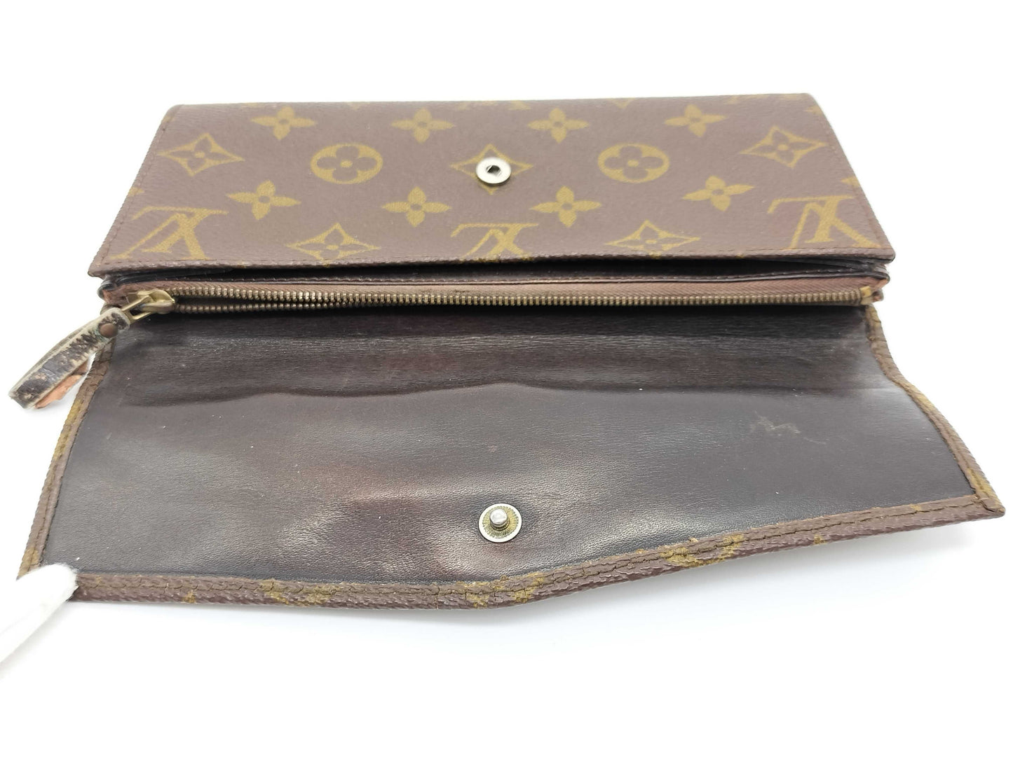 LOUIS VUITTON Monogram LV Monogram Long Wallet Model Number Unknown Serial Number Unknown Wallet