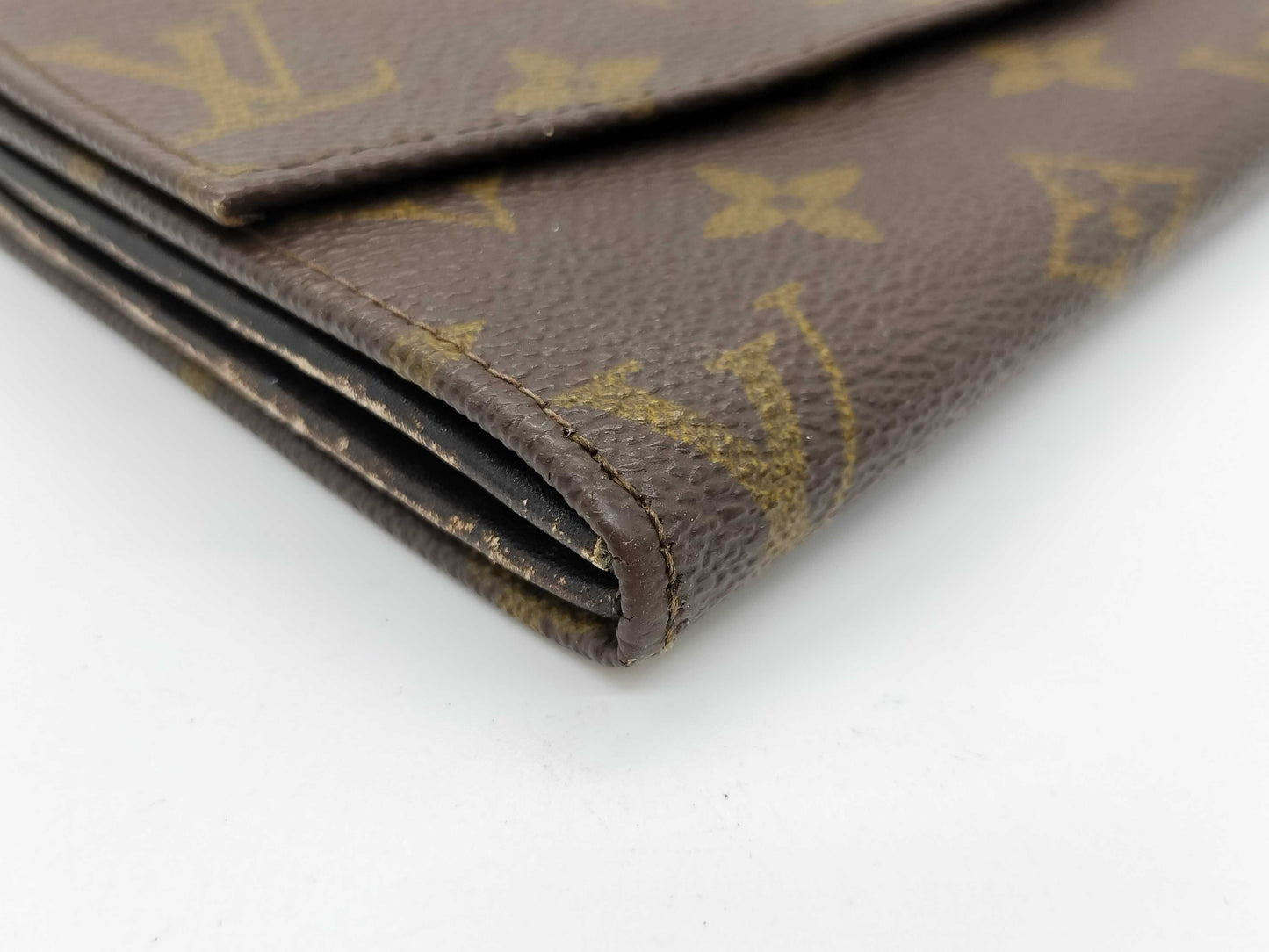 LOUIS VUITTON Monogram LV Monogram Long Wallet Model Number Unknown Serial Number Unknown Wallet