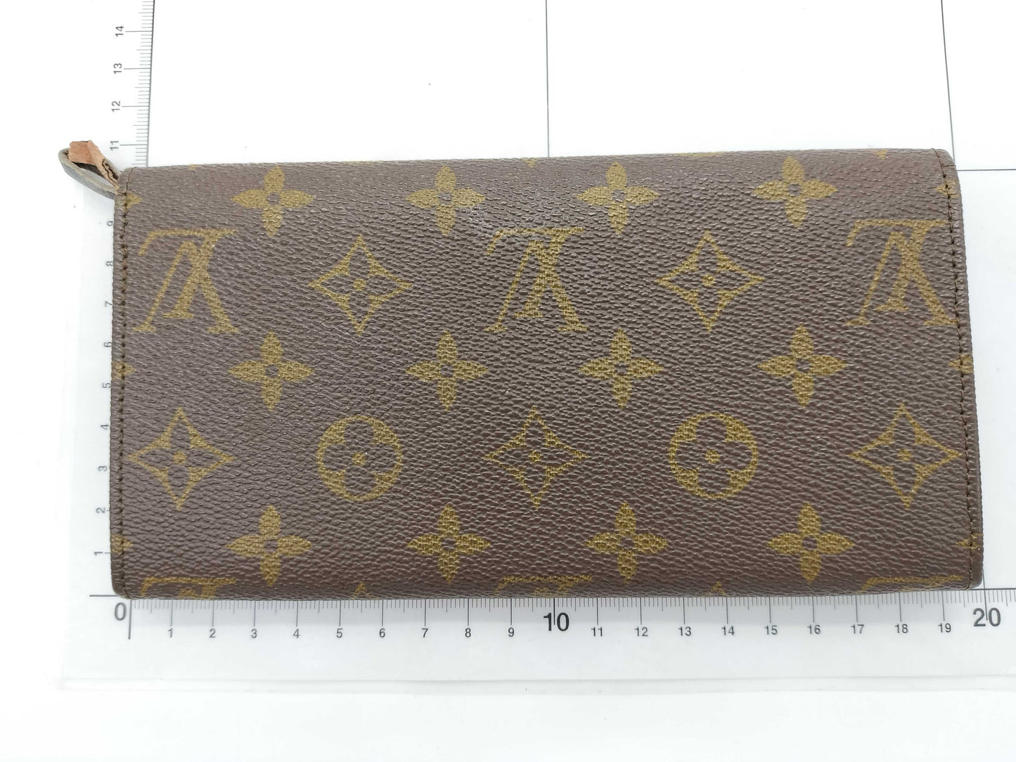 LOUIS VUITTON Monogram LV Monogram Long Wallet Model Number Unknown Serial Number Unknown Wallet