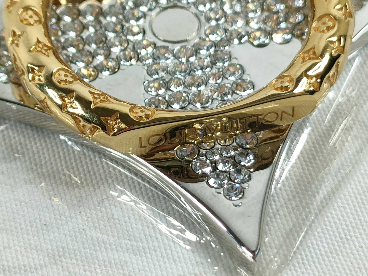 LOUIS VUITTON M63144 LV Fong Ring Flower Strass M63144 LE0178 Other Accessories