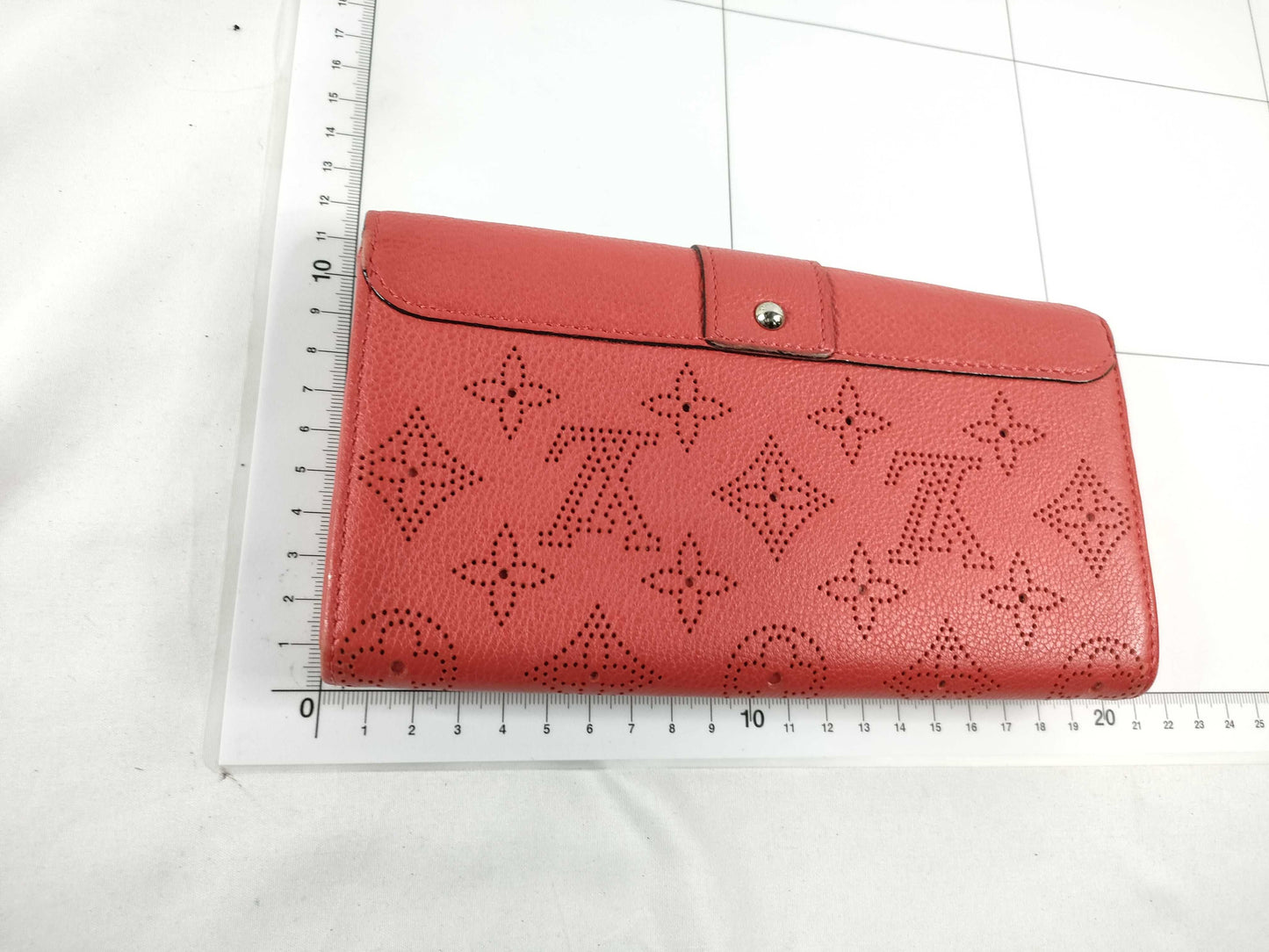 LOUIS VUITTON M58161 Mahina LV Monogram Mahina Portefeuille Iris M58161 TN0153 Wallet