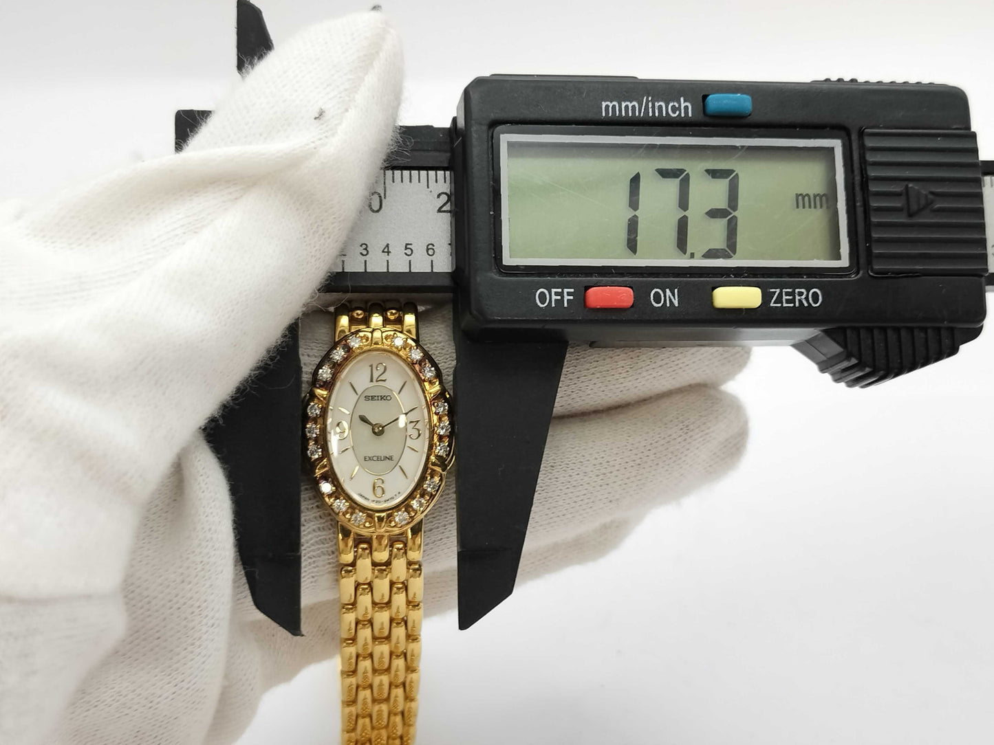 SEIKO Exceline 1F20-6D80 630023 Quartz Women's Watch with Shell Dial, Not Working, No Operational Guarantee
