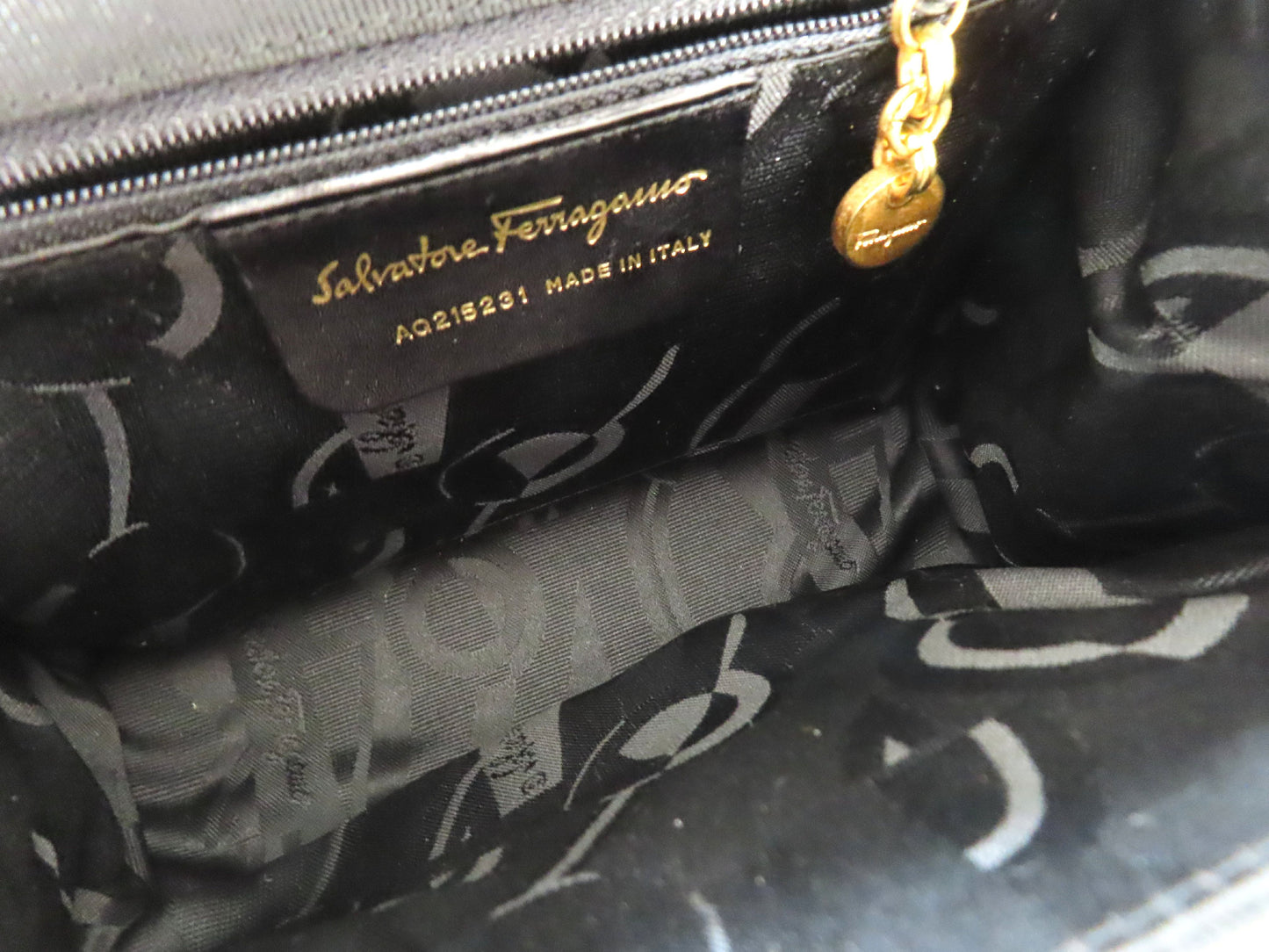 Salvatore Ferragamo Vara Ribbon Nylon Canvas Shoulder Bag AQ215231 Black Shoulder Bag