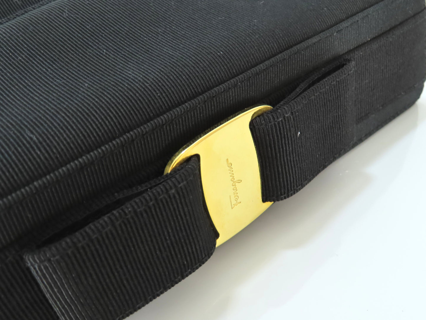 Salvatore Ferragamo Vara Ribbon Nylon Canvas Shoulder Bag AQ215231 Black Shoulder Bag