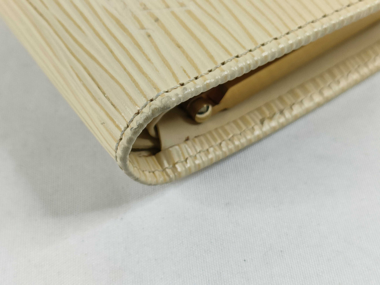 LOUIS VUITTON M6324A Epi Leather LV Epi Porte Monnaie Bi-fold Viennois M6324A MI0052 Wallet