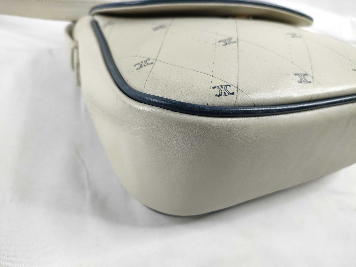 CELINE Leather Shoulder Bag Cream Shoulder Bag