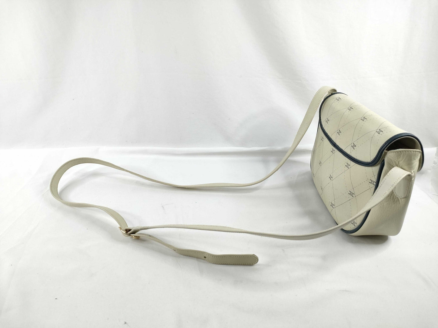 CELINE Leather Shoulder Bag Cream Shoulder Bag