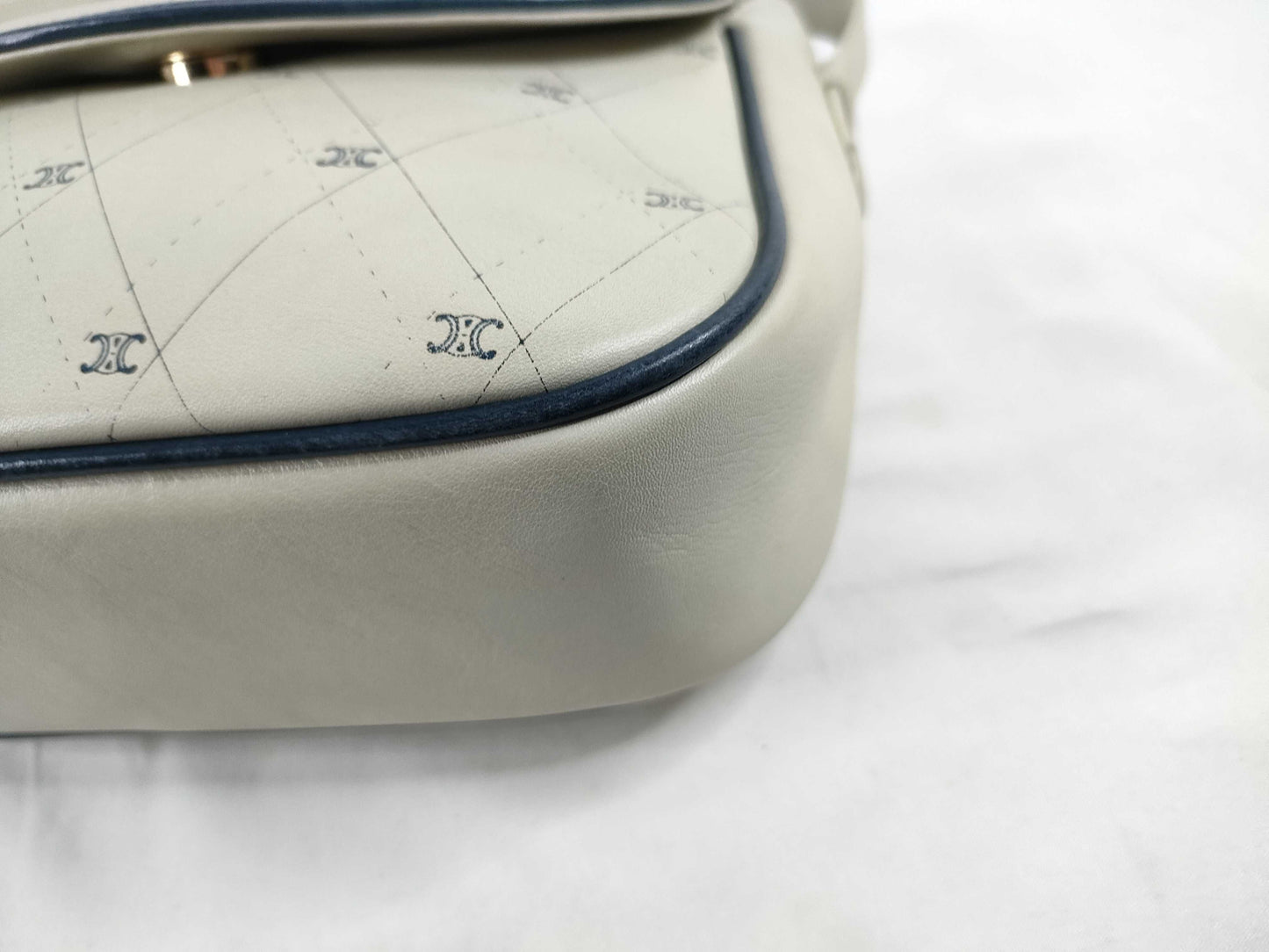 CELINE Leather Shoulder Bag Cream Shoulder Bag