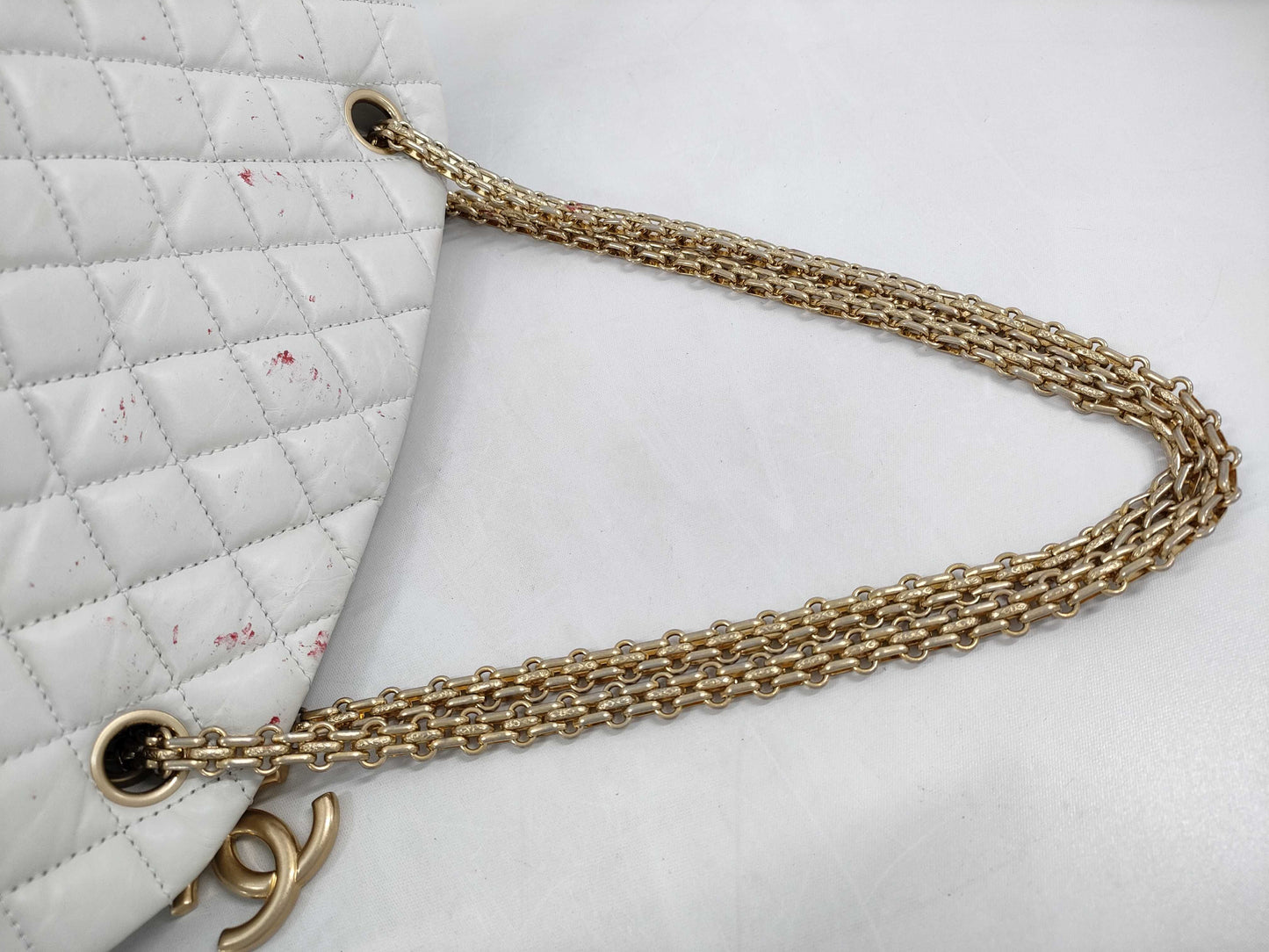 CHANEL Matelasse Lambskin Double Chain Shoulder Bag 14579857 White Shoulder Bag
