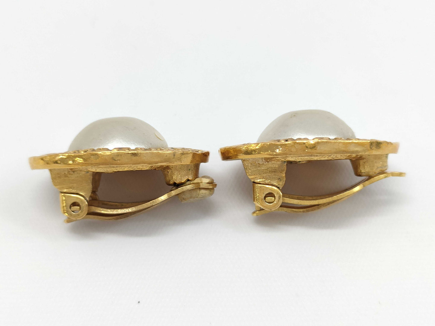 CHANEL Faux Pearl Round 28 Earrings