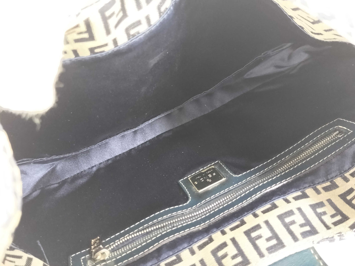 FENDI Zucchino One-Shoulder Shoulder Bag with Zucca Pattern and FF Hardware in Gray Navy