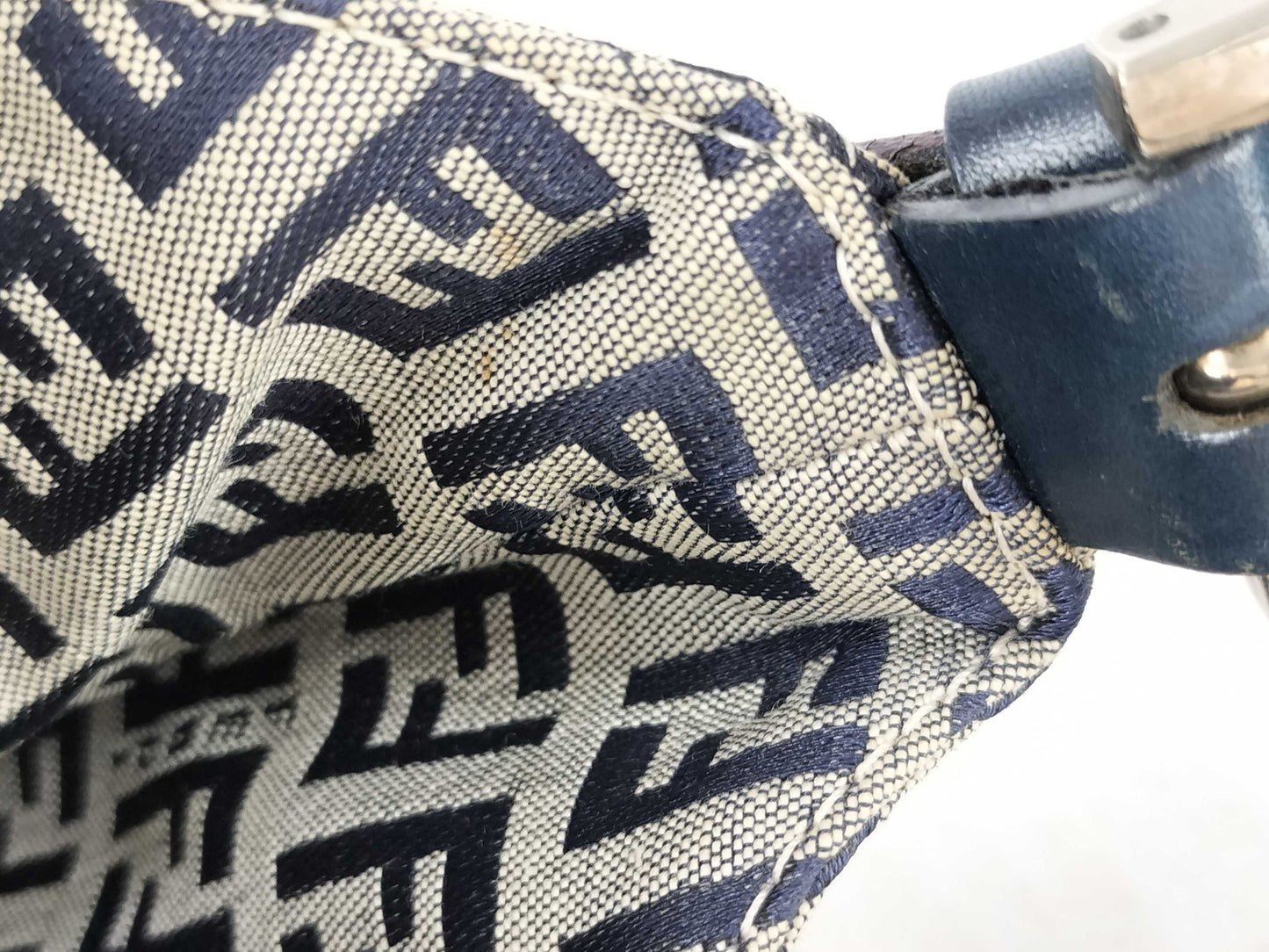 FENDI Zucchino One-Shoulder Shoulder Bag with Zucca Pattern and FF Hardware in Gray Navy