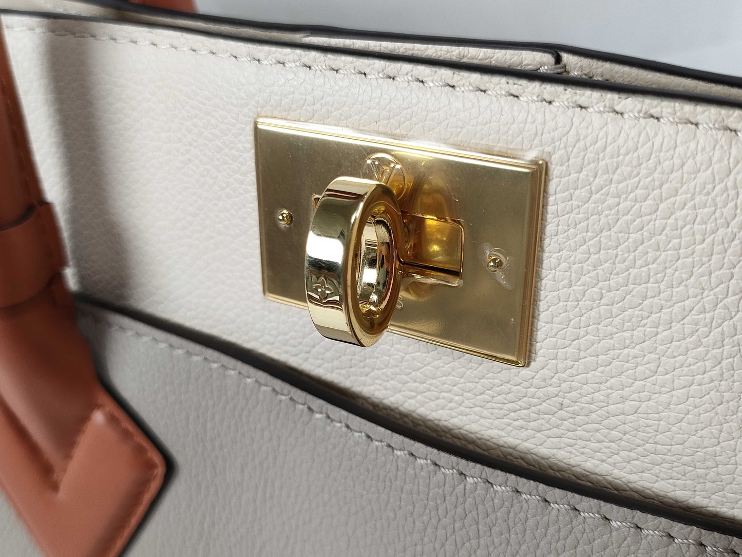 LOUIS VUITTON RFID Verified, Serial Unverifiable. Louis Vuitton On My Side MM Galle 2-Way Handbag/Shoulder Bag M53825.