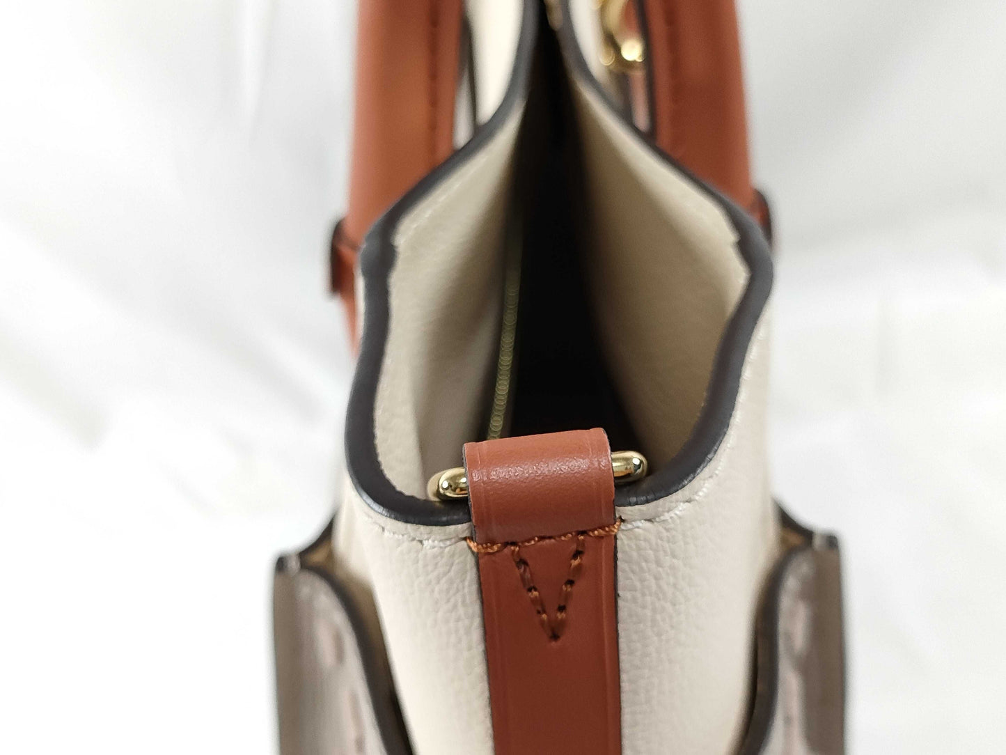 LOUIS VUITTON RFID Verified, Serial Unverifiable. Louis Vuitton On My Side MM Galle 2-Way Handbag/Shoulder Bag M53825.