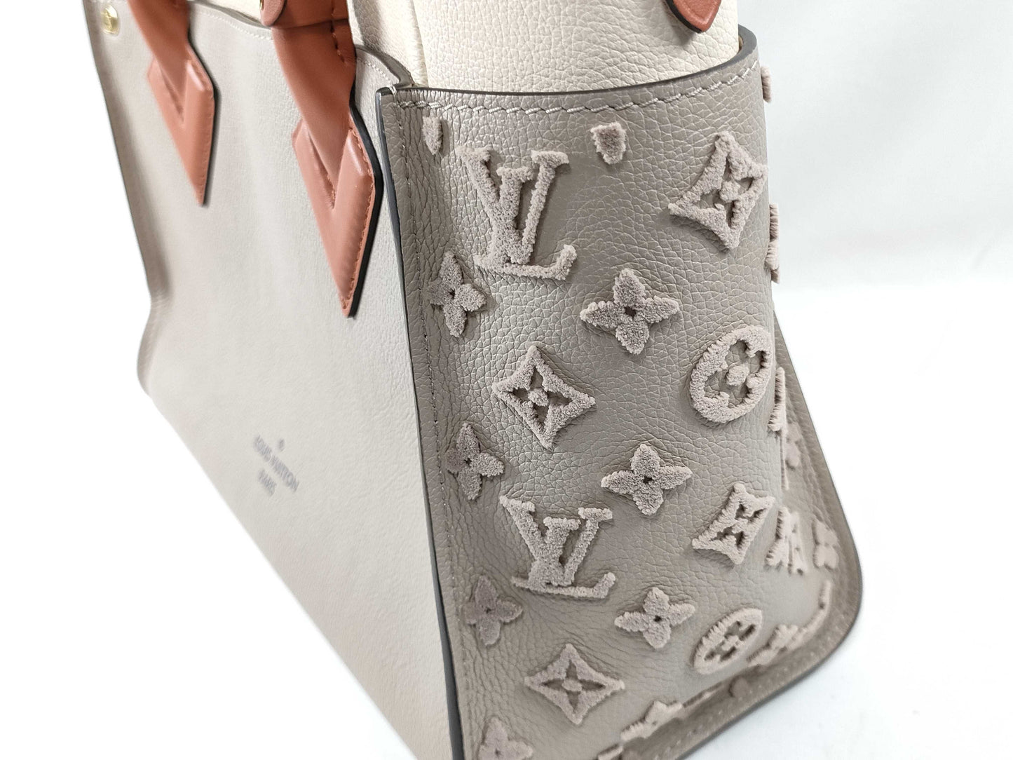 LOUIS VUITTON RFID Verified, Serial Unverifiable. Louis Vuitton On My Side MM Galle 2-Way Handbag/Shoulder Bag M53825.